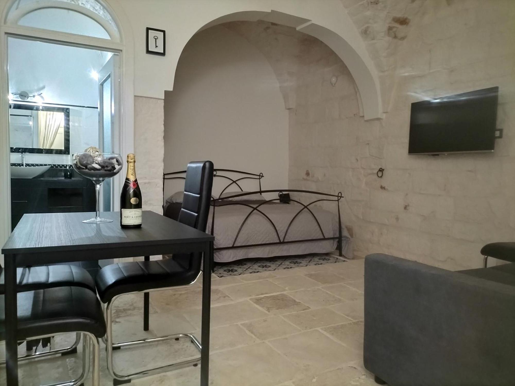 Hotel Le Tre Alcove Ceglie Messapica Exterior foto